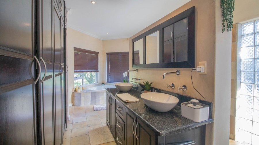 6 Bedroom Property for Sale in Beacon Bay Eastern Cape